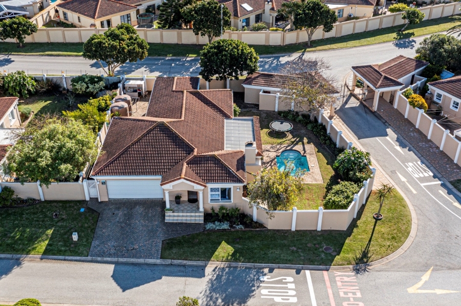 4 Bedroom Property for Sale in Lovemore Park Eastern Cape